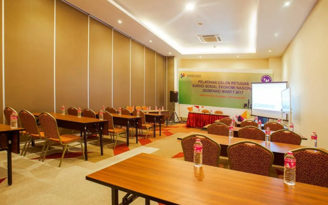 Front One Hotel Purwodadi
