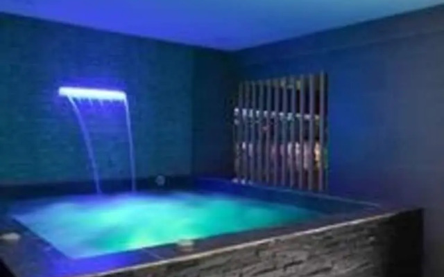 Apartment Lleras with Hot Tub