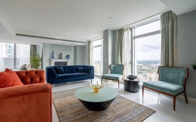 4 Bed Penthouse - Sleeps 10 - Parking - Smoking