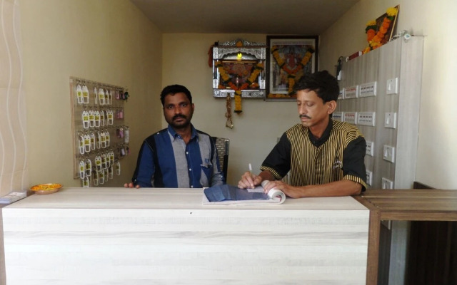 Riya Raj Hotel