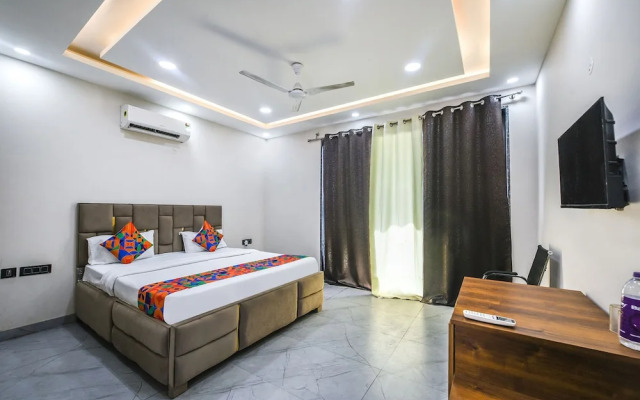 Fabhotel The Grand Velvet