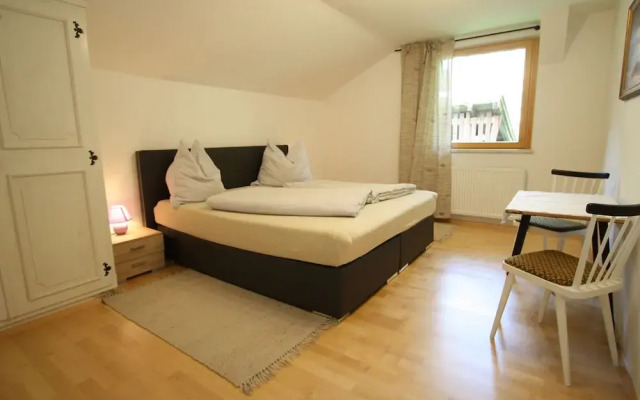 Cozy Apartment in Niedernsill Near Lake