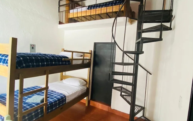Hostal 17-52