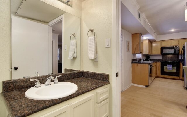 AustinStays 1 Bedroom Downtown Suite