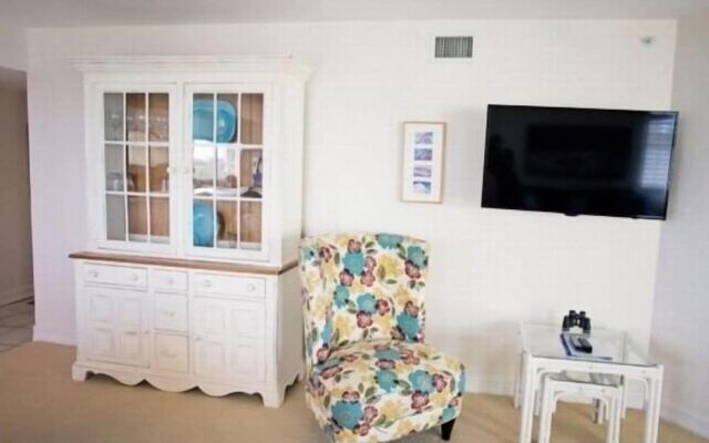 Cozy Condo with Gorgeous View of the Beach and Gulf by RedAwning