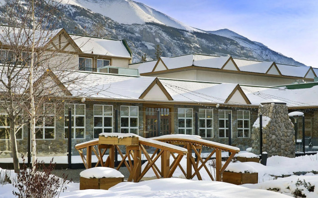 Coast Canmore Hotel & Conference Centre