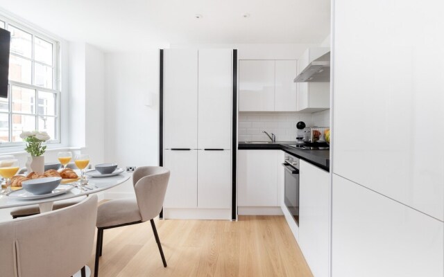 Modern 1BR with Balcony by Soho