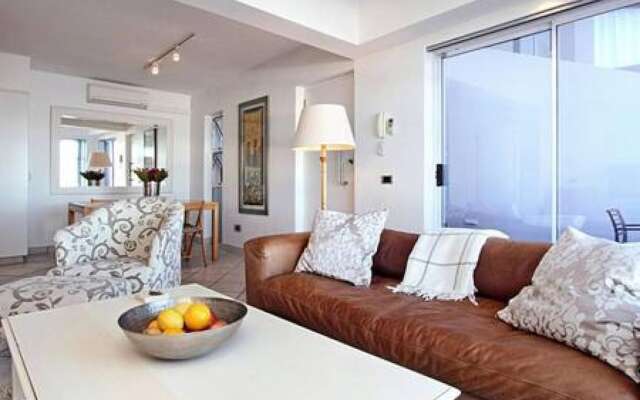 Holiday Apartment w Sea Views Pool CBT Suite