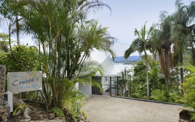 Crusoe's Beach House Ocean Views