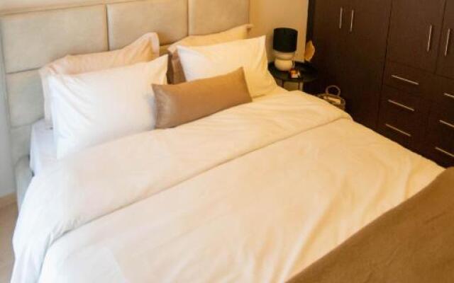 Kate's Luxury Apartment with Private Parking