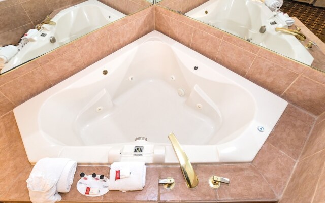 Ramada Plymouth Hotel And Conference Center