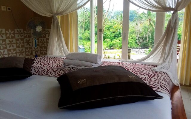 Tepi Sungai Guesthouse & Restaurant