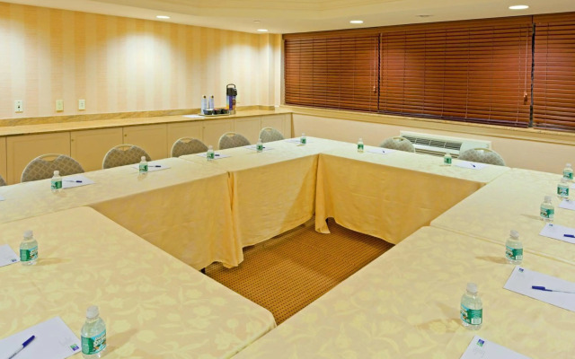 Rockville Centre Hotel - JFK Airport