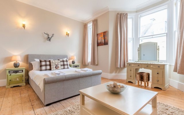Posh Holiday Home in Plymouth near Royal William Yard