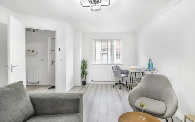 Fast Wi-fi Free Parking 10 Mins to City Centre