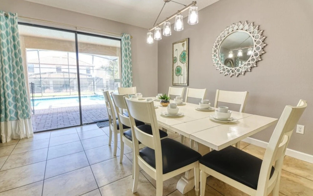 Christopers 9-bedroom Vacation Home