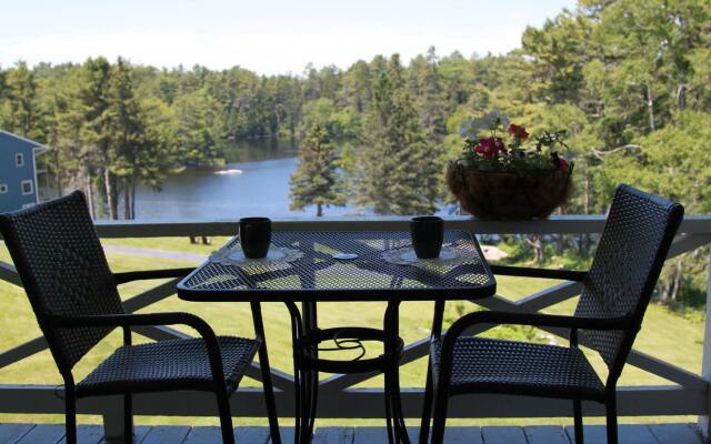 Beach Cove Waterfront Inn