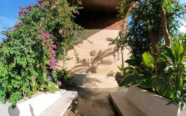 Large Studio With Private Courtyard and Shared Pool