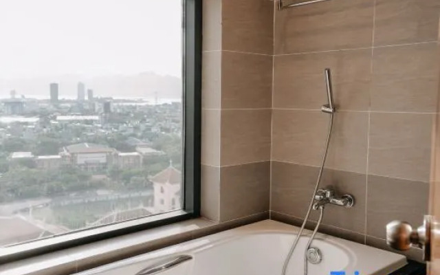 Beachfront Luxury 2 Bedroom Apartment by Villuxy