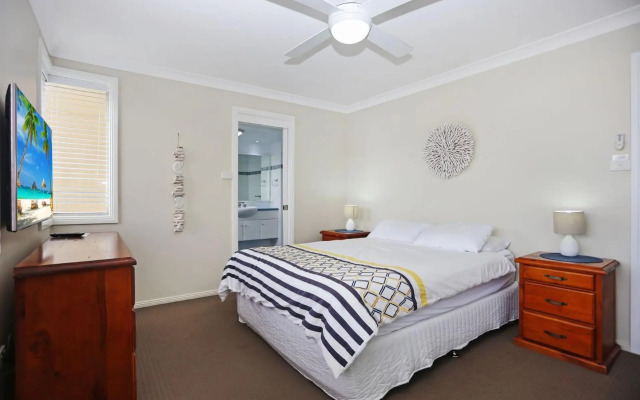 Aquarius Apartment 4