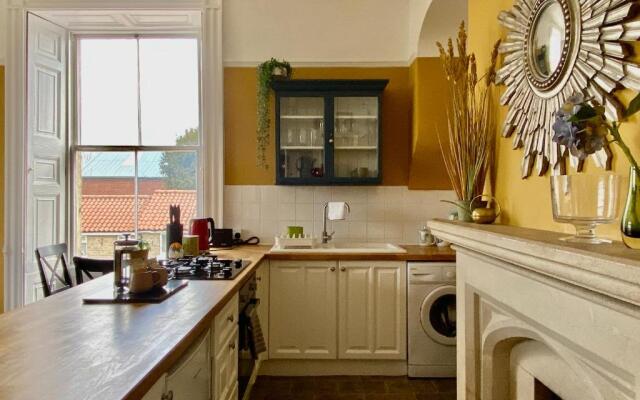 The Georgian Manor Apartment - Central Frome