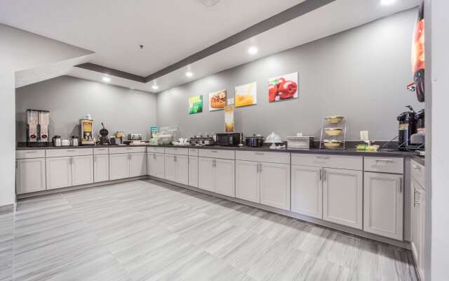 Quality Inn & Suites Omaha Chalco