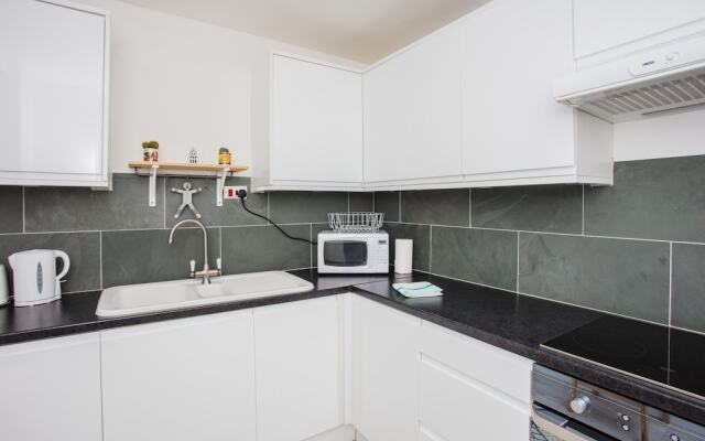 2 Bedroom Flat In Stepney Green