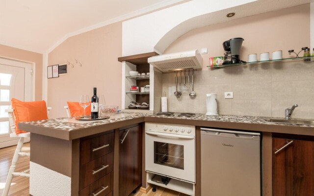 Beautiful Apartment in Lovran With Wifi and 1 Bedrooms