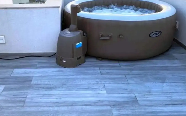 Seafront Penthouse Triplex- Roof Terrace & Hot Tub