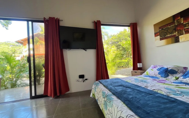 Uvita Oasis Retreat with Villa Cabins and Apartment