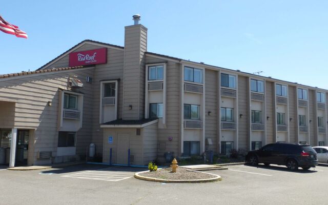 Red Roof Inn & Suites Medford - Airport