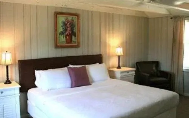 The Orchard Hill Inn