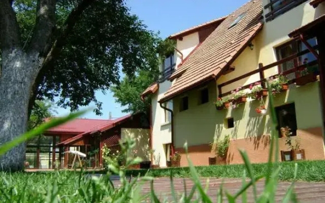 Pension Nasul Si Prietenii