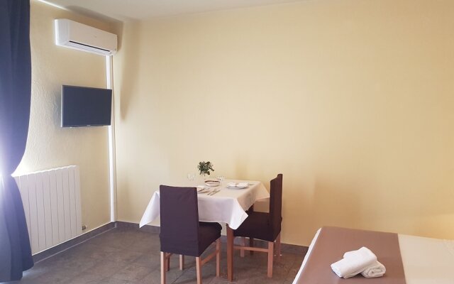 Apartments and Rooms Slavica