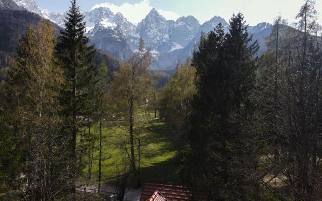 Chalet Lana with Hot Tub