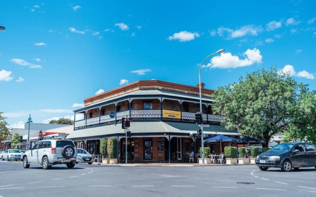 Malibu Moment on Margaret-Historic Bungalow
