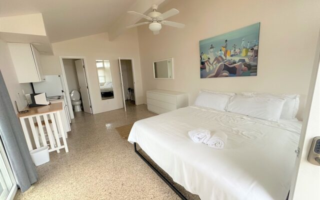 435 East Lake
