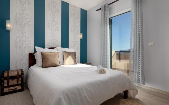 Quarto completamente remodelado e com vista mar.