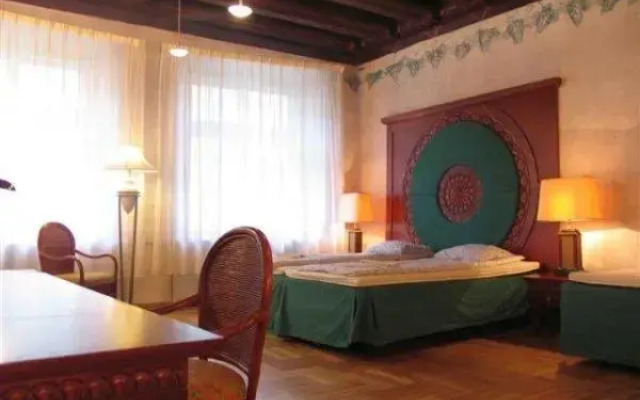 Main Market Square Apartments