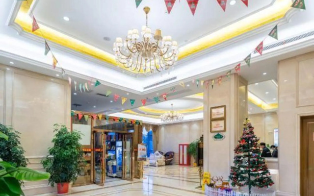 Vienna Hotel (Changsha Kaifu District Zhengfu Metro Station)