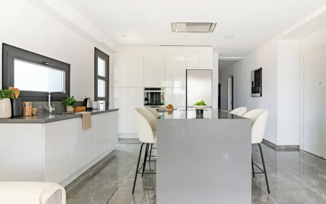 Sanders Evolution 2 Sweet 2 Bedroom Apartment With Balcony