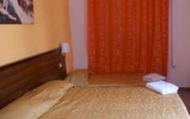 Romina Rooms