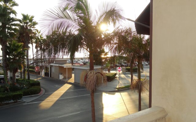 Balboa Inn, On the Beach