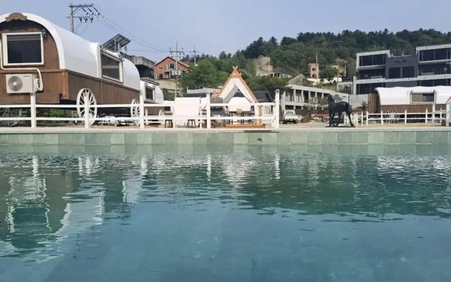 Gapyeong JH Poolvilla & Glamping