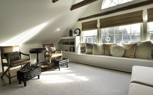 The Deacon & James Pharmacy B&B