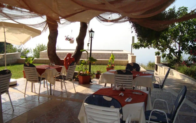 Villa Adagio Apartments