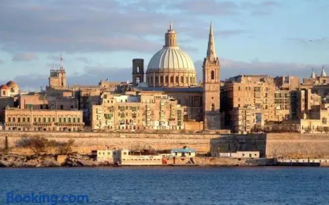 Seaside Bliss 3BR Holiday Apartment Sliema