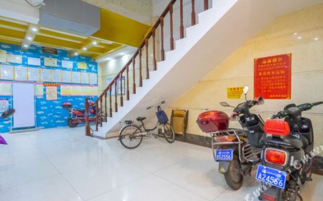 100% Satisfied Fashion Hotel