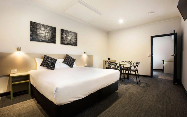 Nightcap at St Albans Hotel
