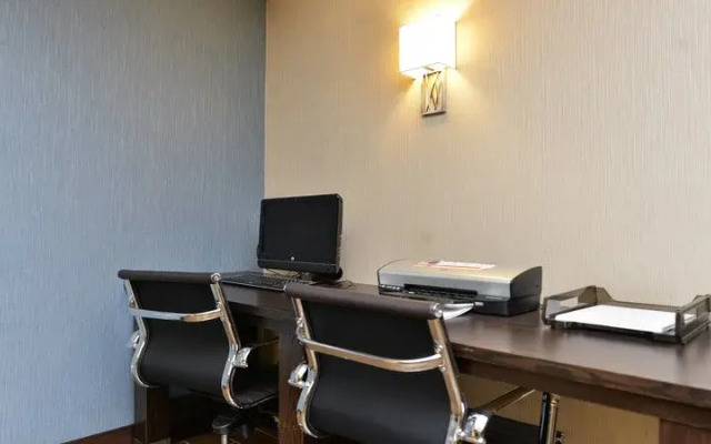Holiday Inn Express Edmonton-International Airport